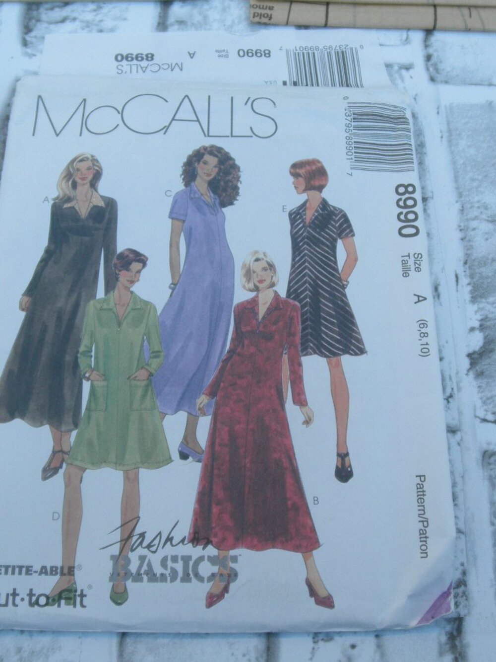 #8990 PRE-OWNED MCCALL'S UNCUT SEWING PATTERN MISSES DRESS (SIZE 6-10) 8 PIECES